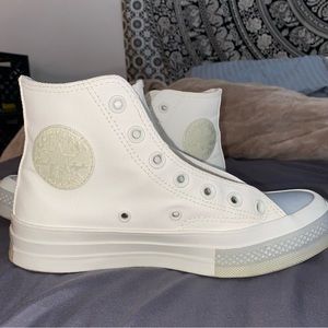 Women’s high top convers size 7 perfect for summer